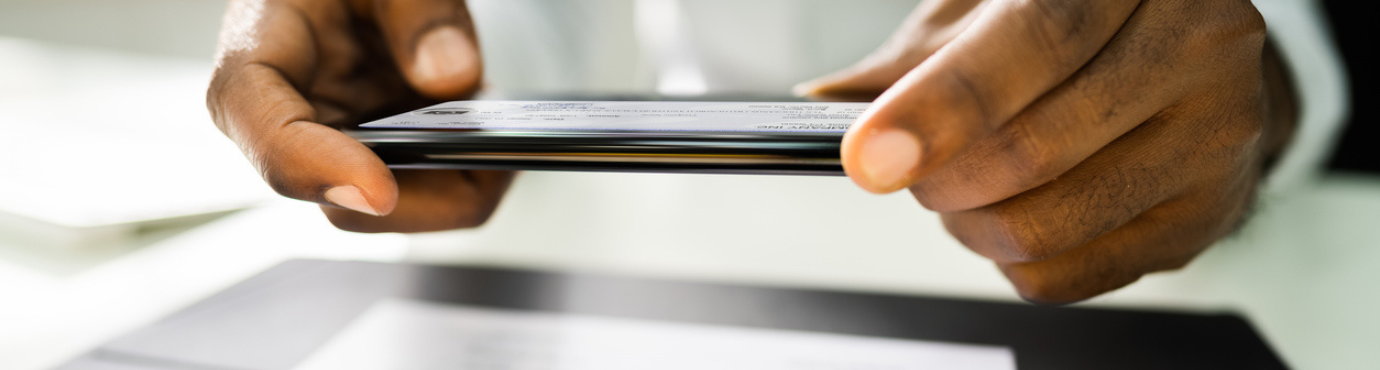 scanning a check mobile deposit